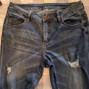 Distressed skinny jag jeans
